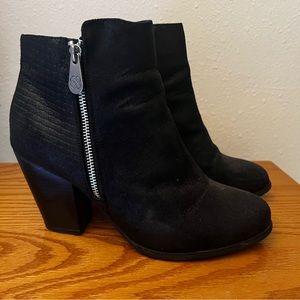 Daisy Fuentes Black Booties